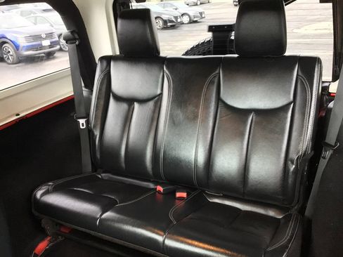 Used 2013 Jeep Wrangler Rubicon image 10