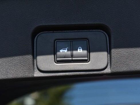 Certified 2025 Nissan Rogue SV image 25