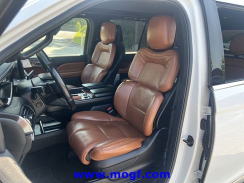 Used 2020 Lincoln Navigator Reserve w/ Luxury Package RWD image 21
