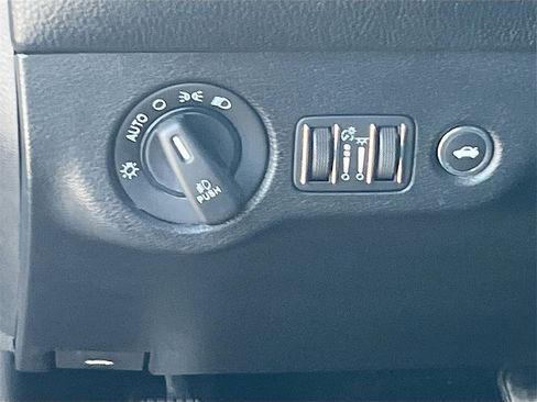 Used 2022 Dodge Challenger SXT w/ Blacktop Package image 10