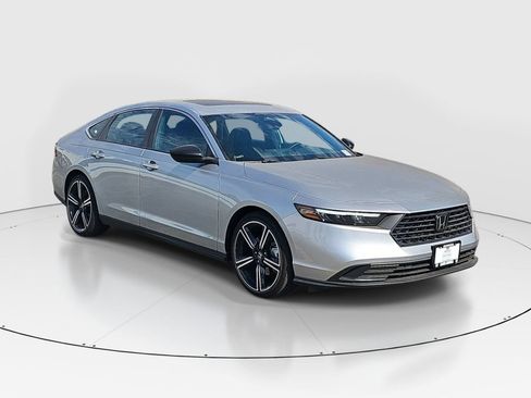 Used 2024 Honda Accord Sport image 3