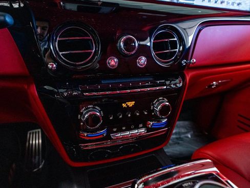 Used 2022 Rolls-Royce Phantom Sedan image 51