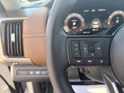 Used 2023 Nissan Pathfinder Platinum image 21