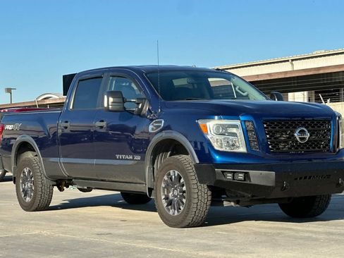 Used 2016 Nissan Titan PRO-4X w/ Pro-4x Convenience Package image 10
