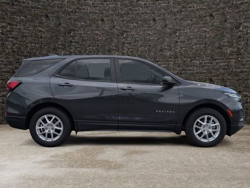 Used 2022 Chevrolet Equinox LS AWD/4WD image 3