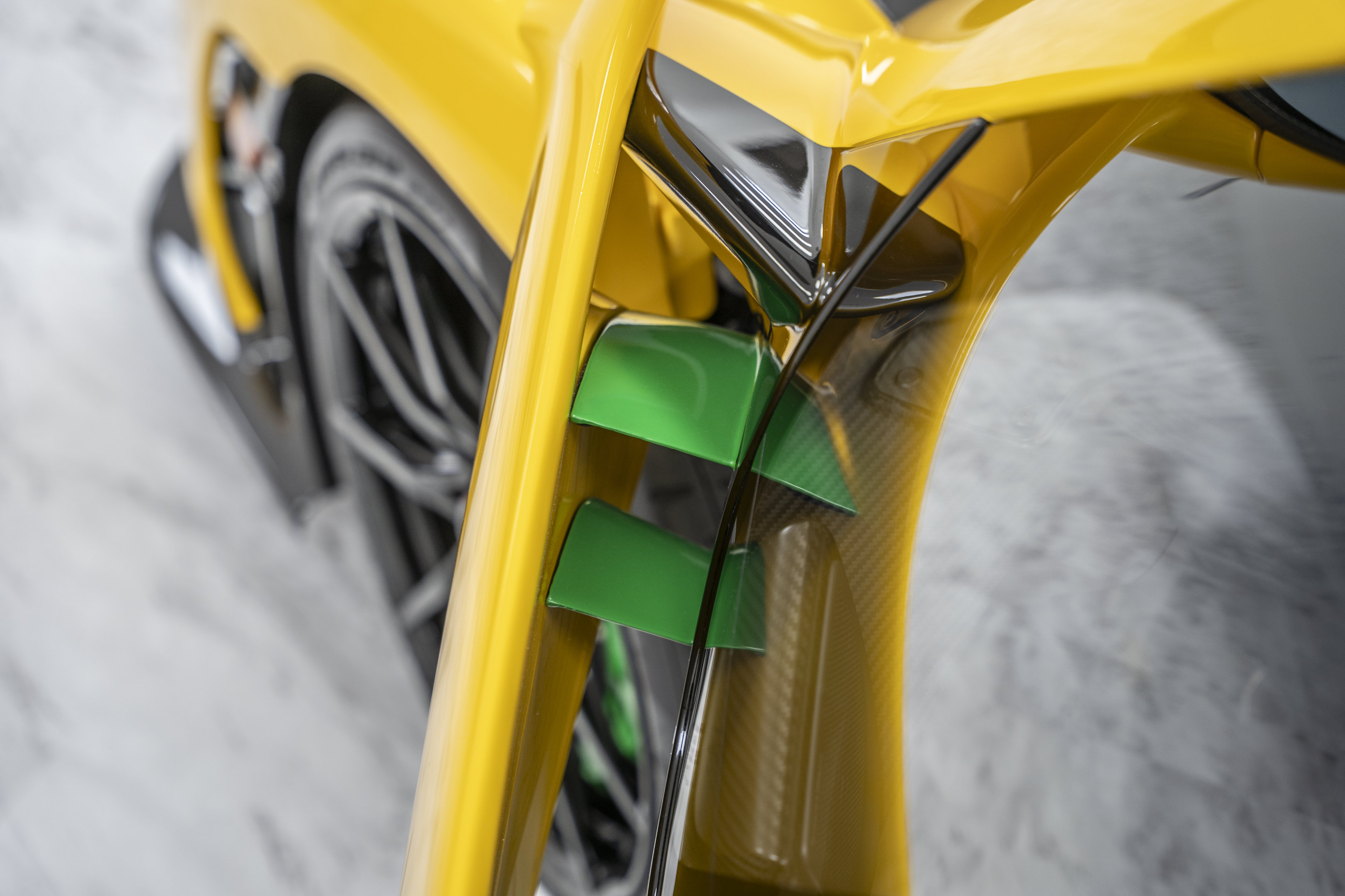 Used 2019 McLaren Senna RWD image 13