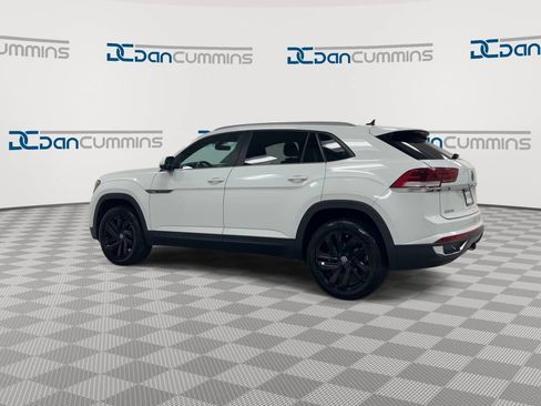 Used 2022 Volkswagen Atlas Cross Sport SE FWD image 6