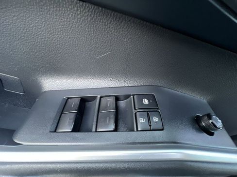 Used 2023 Toyota Highlander LE image 22