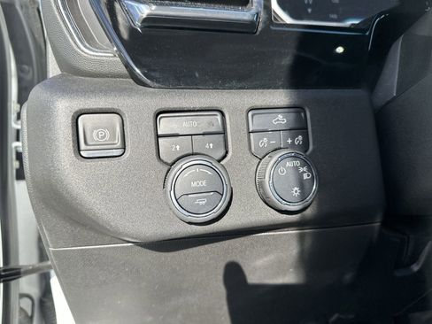 Used 2023 Chevrolet Silverado 1500 LT AWD/4WD image 17