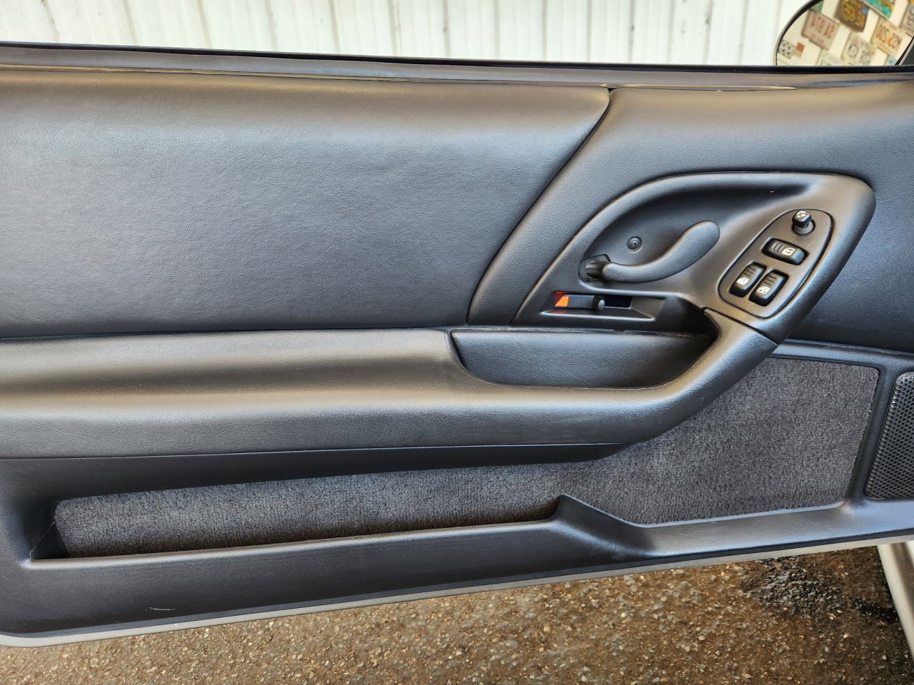 Used 2002 Chevrolet Camaro Z28 w/ Sport Appearance Pkg RWD image 10