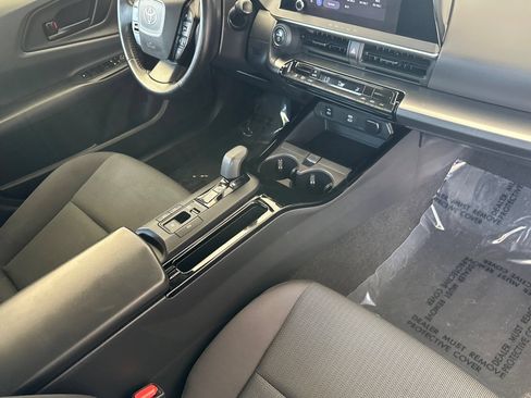 Used 2023 Toyota Prius LE FWD image 16