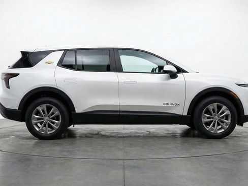 Used 2025 Chevrolet Equinox LT FWD image 11