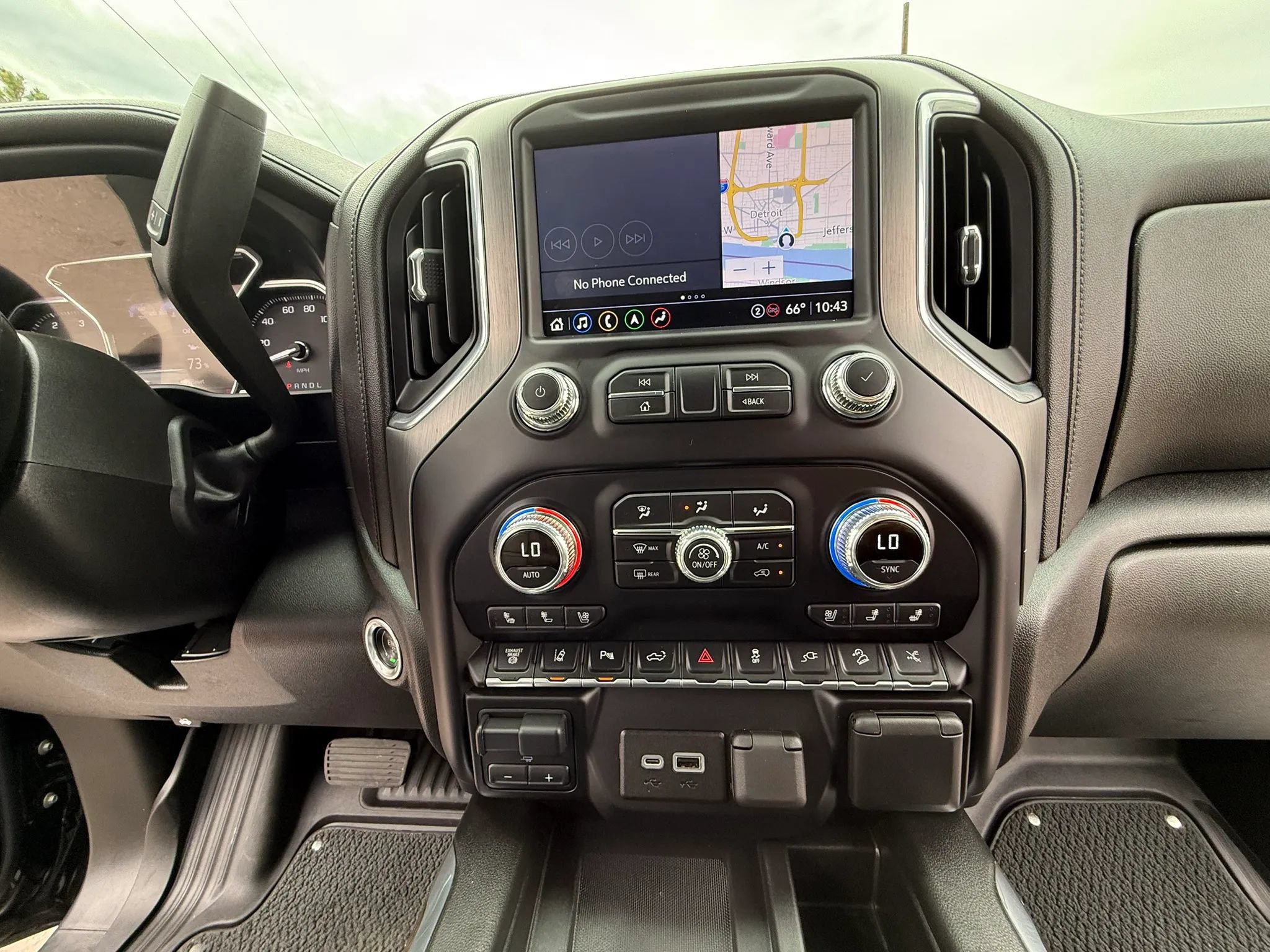 Used 2022 GMC Sierra 2500 Denali w/ Denali Black Diamond Edition AWD/4WD image 43