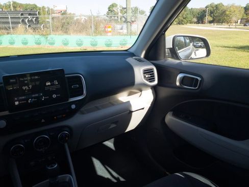 New 2026 Hyundai Venue SEL FWD image 16