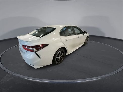 Used 2023 Toyota Camry SE image 8