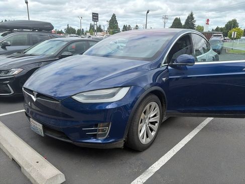 Used 2018 Tesla Model X 75D AWD/4WD image 2
