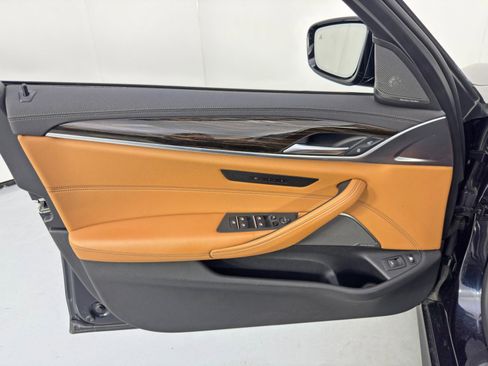 Used 2022 BMW 530e w/ Premium Package image 44