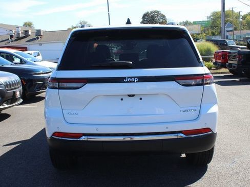 Used 2024 Jeep Grand Cherokee Limited image 25