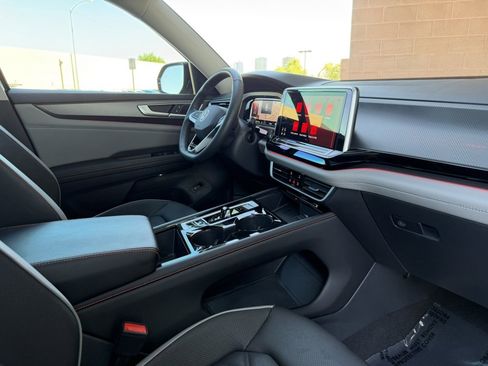 Used 2024 Volkswagen Atlas Peak Edition SEL AWD/4WD image 46