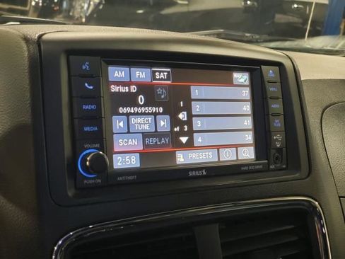 Used 2016 Dodge Grand Caravan R/T image 28