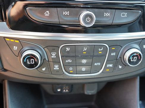 Used 2023 Chevrolet Traverse High Country AWD/4WD image 32