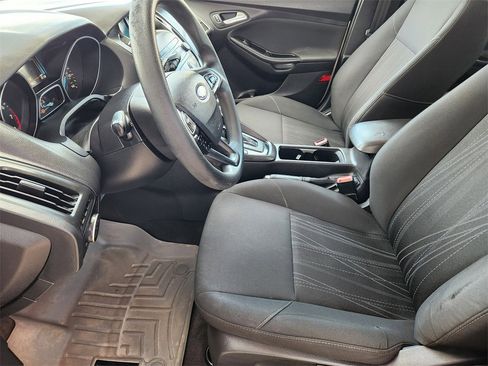 Used 2018 Ford Focus SE image 9