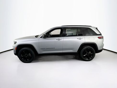 Used 2023 Jeep Grand Cherokee Altitude image 8