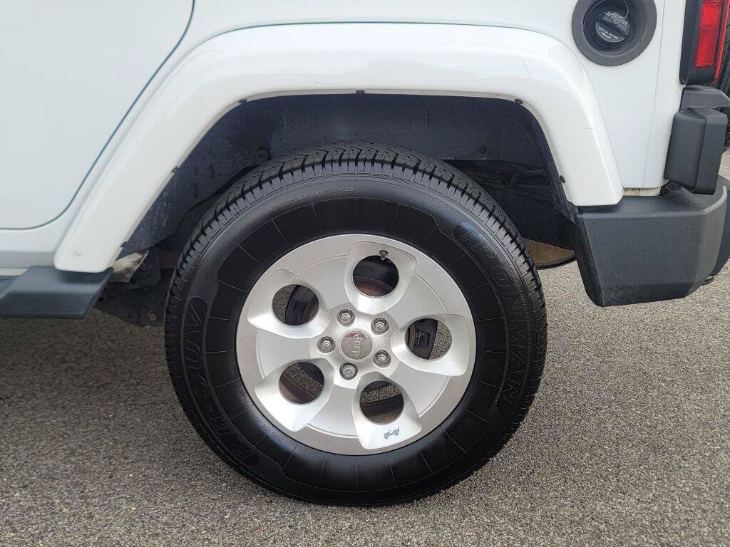 Used 2013 Jeep Wrangler Unlimited Sahara AWD/4WD image 15