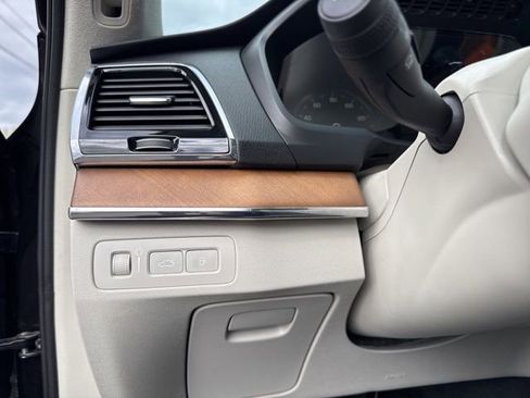 Used 2018 Volvo XC90 T8 Inscription w/ Luxury Package image 27