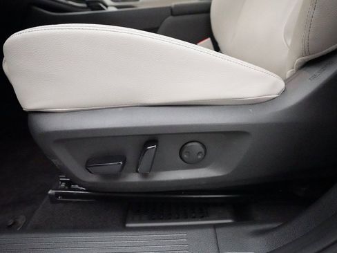 Certified 2025 Nissan Rogue SL w/ Tech Package image 29