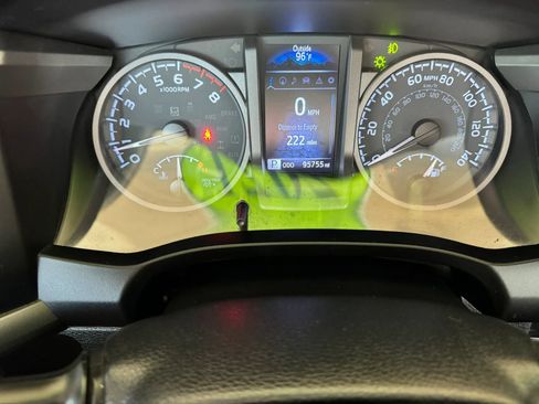 Used 2021 Toyota Tacoma TRD Off-Road w/ TRD Premium Off Road Package AWD/4WD image 13