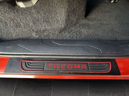 Used 2016 Toyota Tacoma TRD Sport image 43