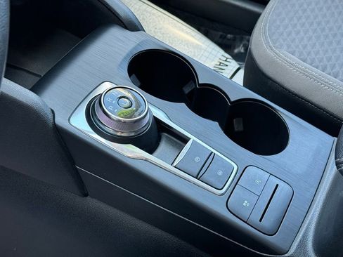 Used 2022 Ford Escape SE image 18