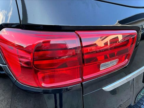 Used 2019 Kia Sedona LX FWD image 27