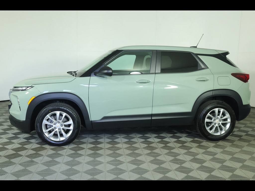 Used 2025 Chevrolet TrailBlazer LS w/ LS Convenience Package FWD image 15