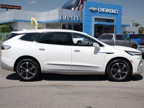 Used 2023 Buick Enclave Essence w/ LPO, Touring Package image 3