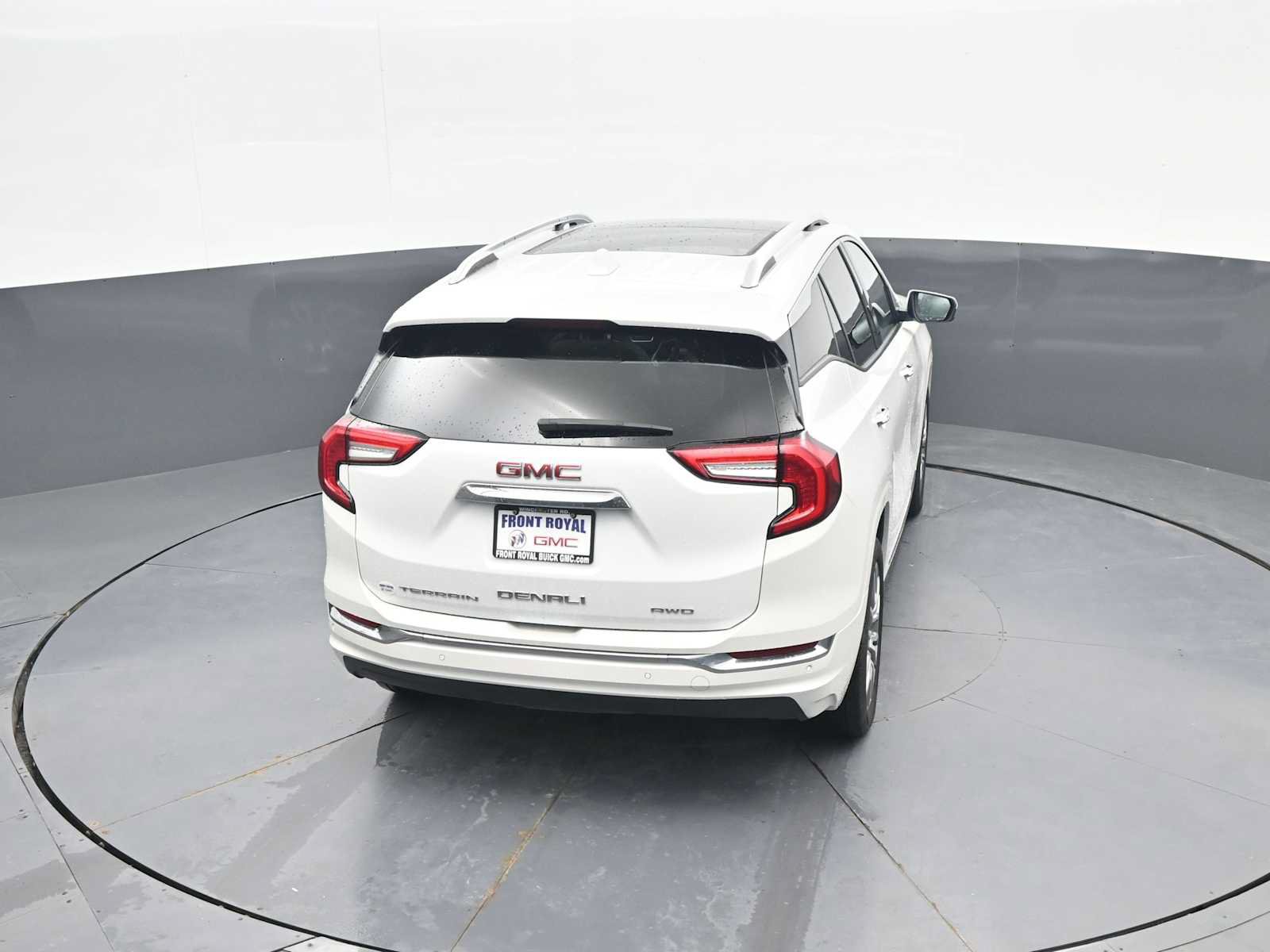 Used 2024 GMC Terrain Denali w/ Denali Premium Package AWD/4WD image 44