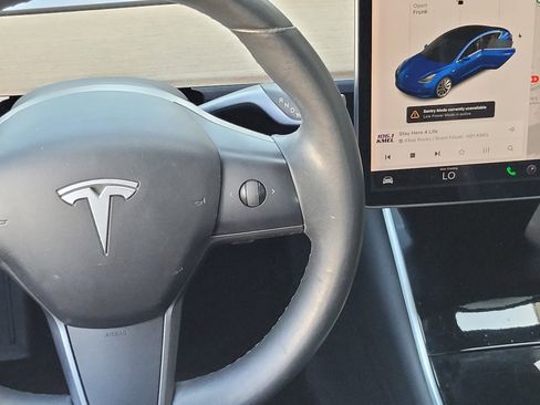 Used 2018 Tesla Model 3 Long Range RWD image 14