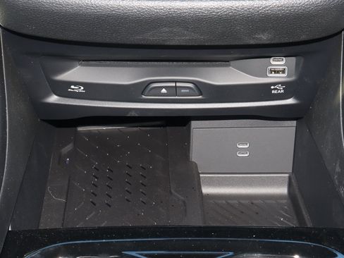 New 2026 Chrysler Pacifica Limited w/ Uconnect Theater Family Group image 25