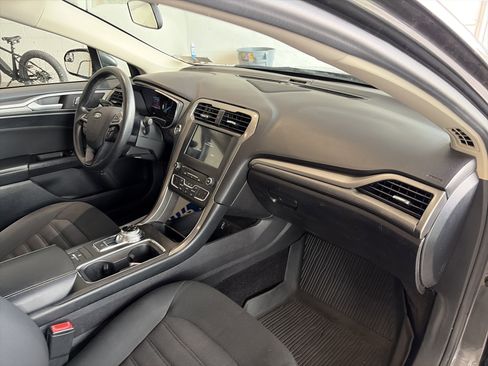 Used 2017 Ford Fusion SE image 34