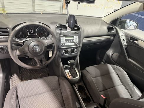 Used 2010 Volkswagen Golf 4-Door image 5