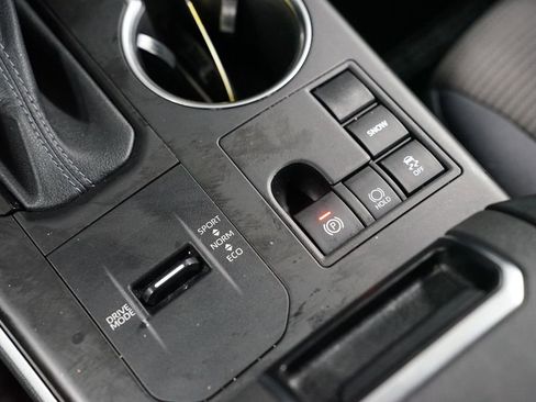 Used 2023 Toyota Highlander L FWD image 24
