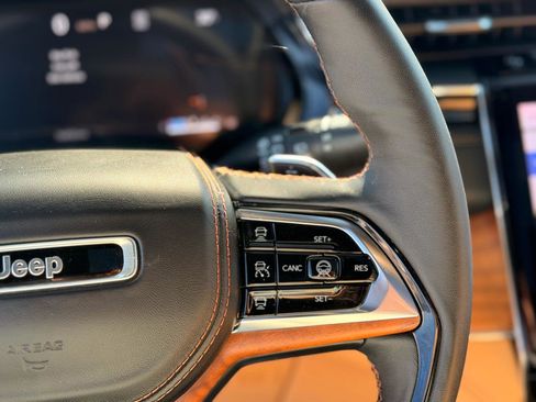 Used 2025 Jeep Grand Cherokee Summit image 40