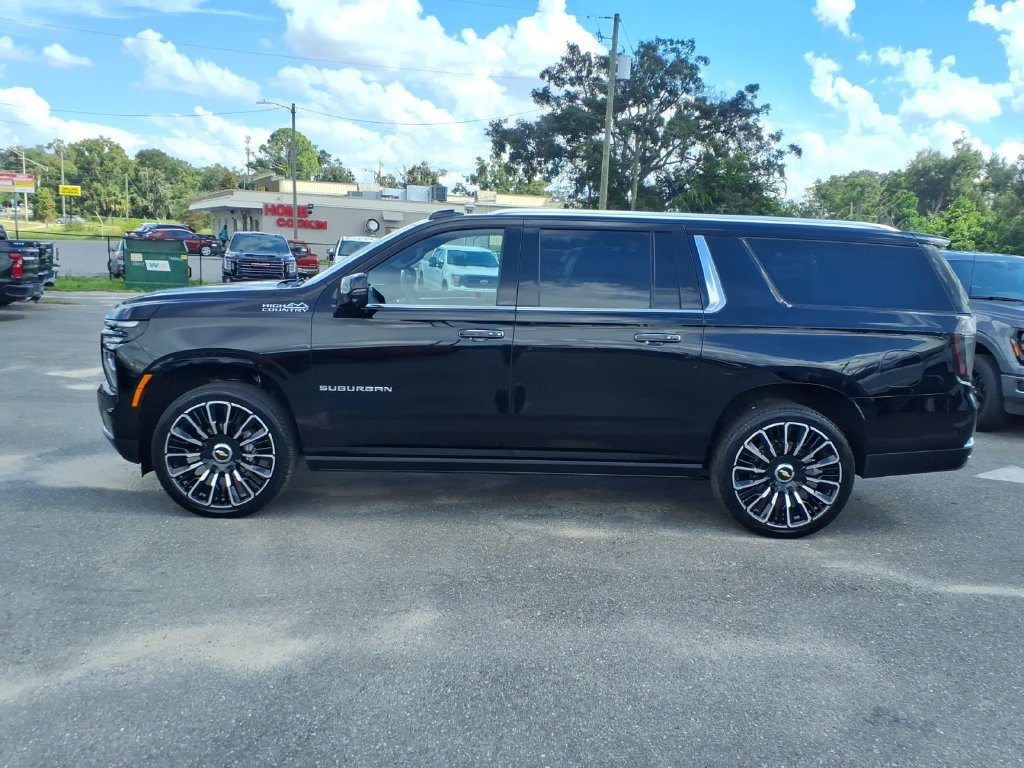Used 2026 Chevrolet Suburban High Country AWD/4WD image 4