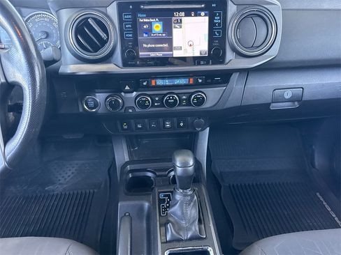 Used 2017 Toyota Tacoma TRD Off-Road image 14