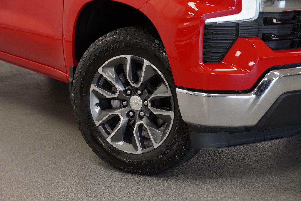 Used 2024 Chevrolet Silverado 1500 LT AWD/4WD image 8
