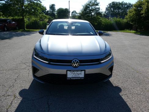Used 2025 Volkswagen Jetta Sport FWD image 2