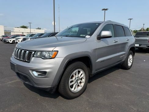 Used 2019 Jeep Grand Cherokee Laredo AWD/4WD image 3