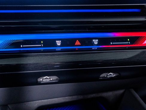 Used 2025 BMW M5 w/ Executive Package image 32