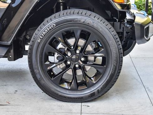 Used 2022 Jeep Wrangler Unlimited Sahara AWD/4WD image 10